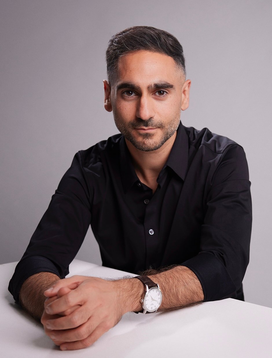 Vertical Headshot - Alex Banayan Vertical Headshot - Alex Banayan